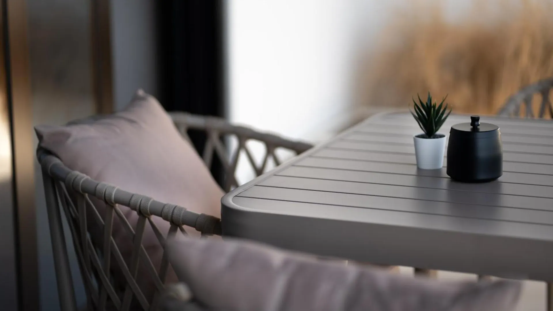 Keyrock Living - Binghatti Canal Luxury Haven Dubai Lejlighed