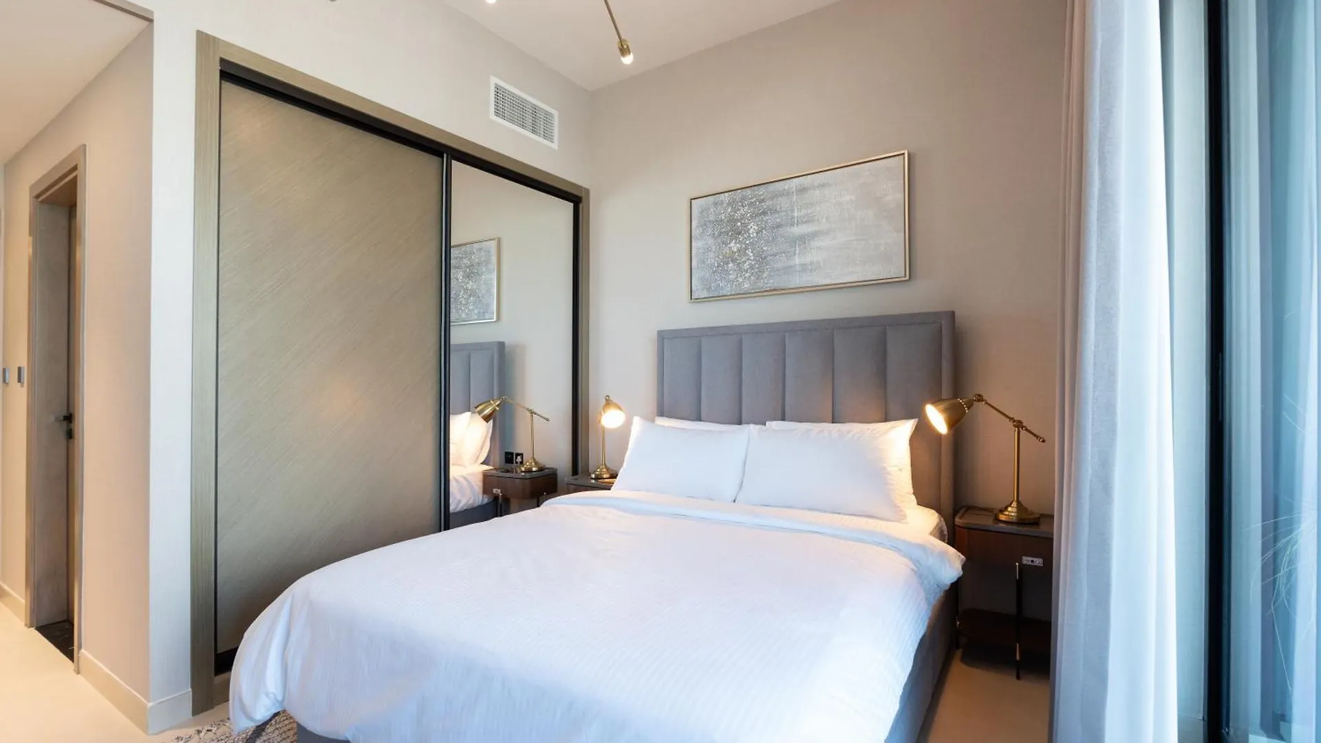 Keyrock Living - Binghatti Canal Luxury Haven Dubai 0*,