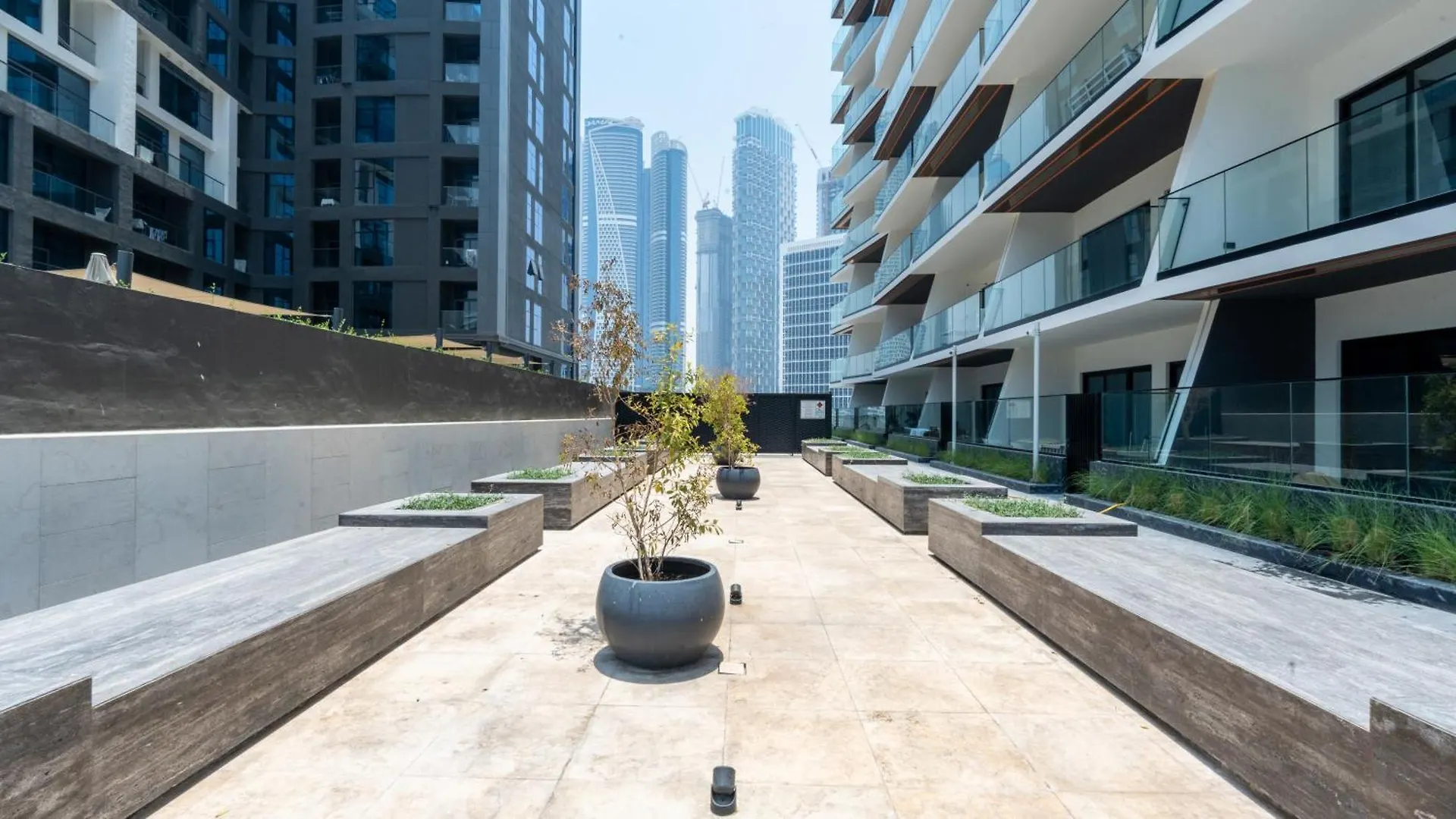 Lejlighed Keyrock Living - Binghatti Canal Luxury Haven Dubai